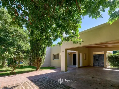 Casa en Alquiler con 3 cocheras