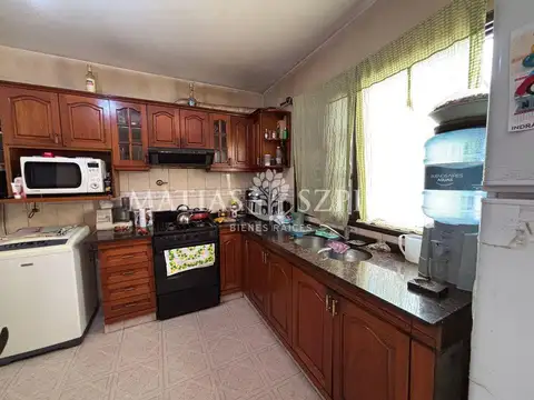 Casa 4 ambientes con 2 baños
