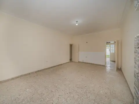 VENTA - CASA 3 AMBIENTES - GARAGE - PARQUE