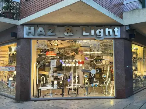 Local de 128m² con 4 Vidrias en Avenida Maipú