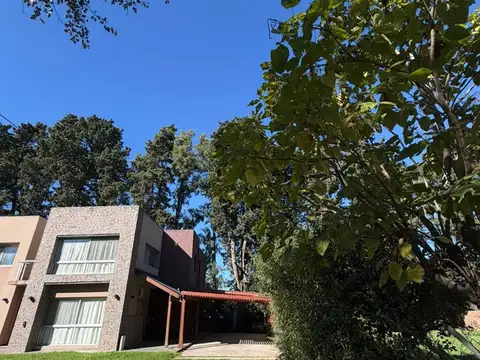 Casa 5 ambientes con 4 baños