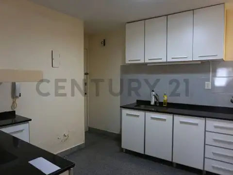 Venta Departamento 3 amb con Dependencia y Balcón en Recoleta
