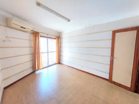 Oficina comercial ubicada en el centro de Ramos Mejía