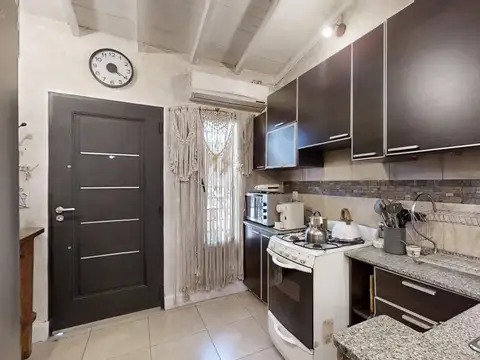 Casa 5 ambientes con 2 baños