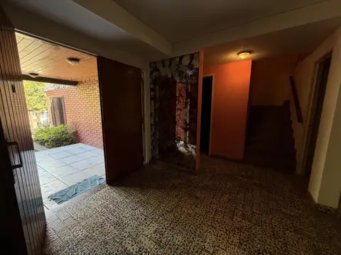 Casa en Alquiler con 2 cocheras