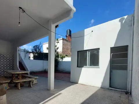 VENTA PH  MALAVER TIPO CASA  DE 4 AMB - COCHERAS- PATIO - SIN EXPENSAS - APTO CREDITO - PERMUTA