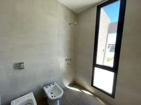 Hermosa Casa a la venta en Rincones de Manantiales!