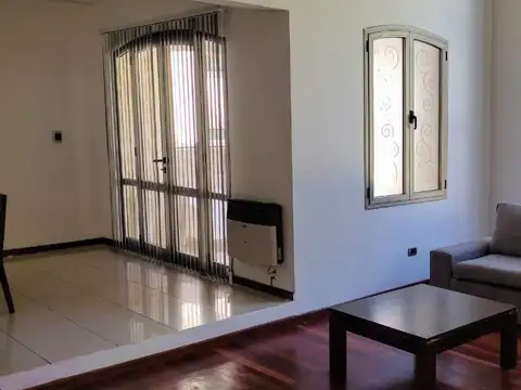 Casa 6 ambientes con 2 baños