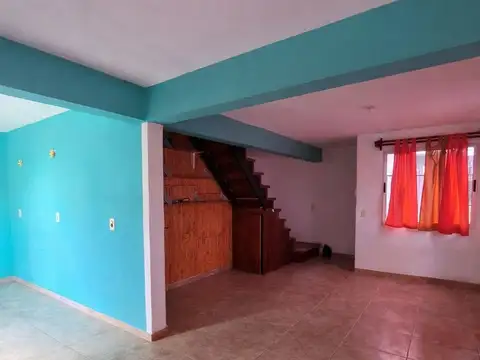 Casa 10 ambientes con 2 baños