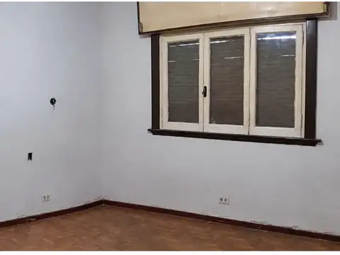 VENTA CASA 3 AMBIENTES  ESQUINA  PATIO Y TERRAZA