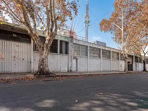 Block Industrial Único 2845m² C/Renta - Doble Frente 49m Campana y Belaustegui