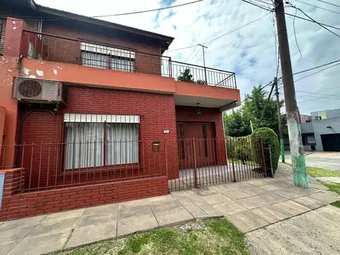 CASA EN VENTA 3 AMBIENTES EN HURLINGHAM