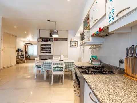 Casa en Venta con 2 cocheras