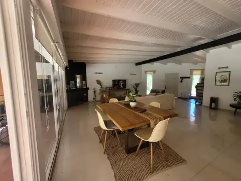 Casa 4 ambientes con 3 baños