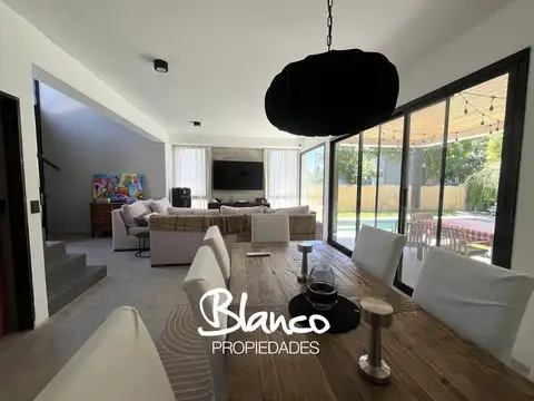 Casa 4 ambientes con 4 baños