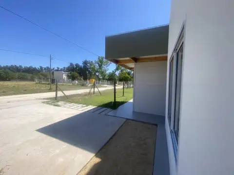 Casa a estrenar en barrio cerrado Garden sobre ruta 36 altura Arturo Segui