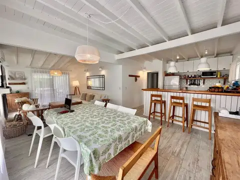 VENTA Casa en Deportiva Costa Esmeralda c Pileta