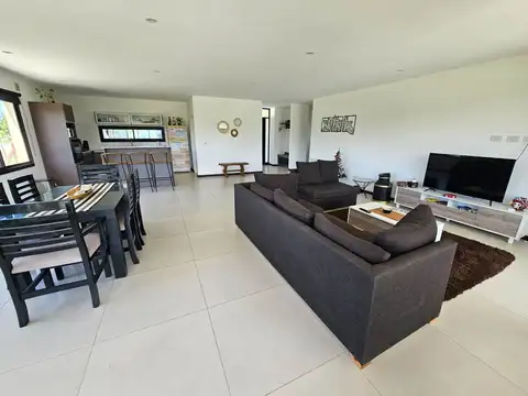 Casa en Venta en Tristan Suarez, USD 244.000