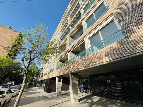 Locales Comerciales - Excelente Imagen - Importante Vidriera