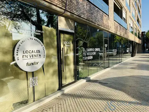 Locales Comerciales - Excelente Imagen - Importante Vidriera