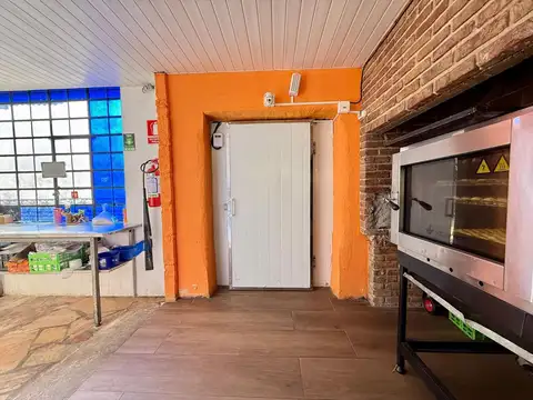 VENTA LOCAL COMERCIAL CON RENTA POR 5AÑ0S PEÑAROL