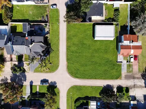 LOTE EN VENTA EN ESQUINA - BARRIO LOS PINARES