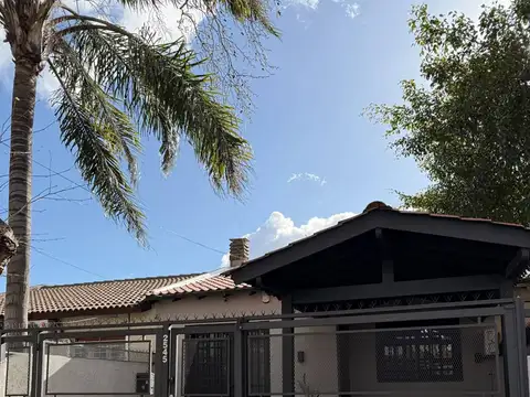 Casa Chalet  en Venta en Ciudad Jardin, Tres de Febrero, G.B.A. Zona Oeste