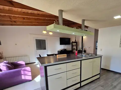 Casa 4 ambientes con 2 baños