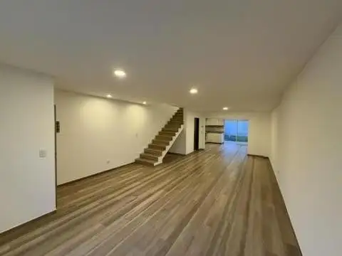 Casa tipo duplex en venta en Villa Adelina - Parque Cisneros