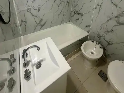 Monoambiente muy luminoso con cocina independiente