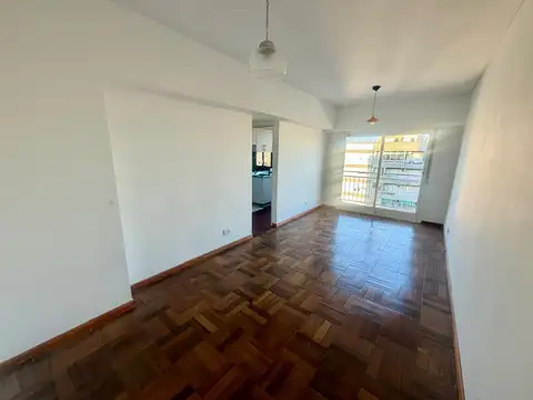 Monoambiente muy luminoso con cocina independiente