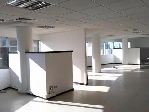 EDIFICIO DE OFICINAS/ opcion a alquiler por piso.