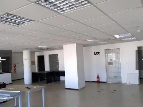 EDIFICIO DE OFICINAS/ opcion a alquiler por piso.