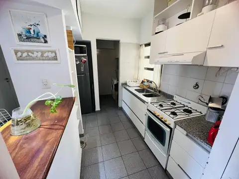 Se vende este Dpto, Charlone al 1000, con cochera