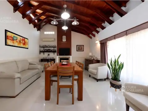 VENTA CASA QUINTA 4 AMBIENTES LA REJA PARQUE PILETA