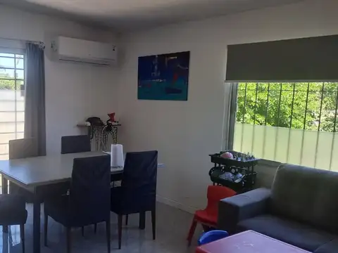 Casa en Alquiler con 2 cocheras