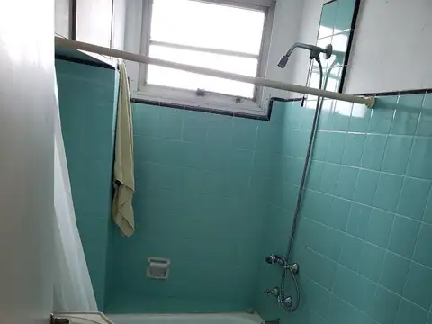 DOS AMPLIOS AMBIENTES LUMINOSOS CON BAULERA