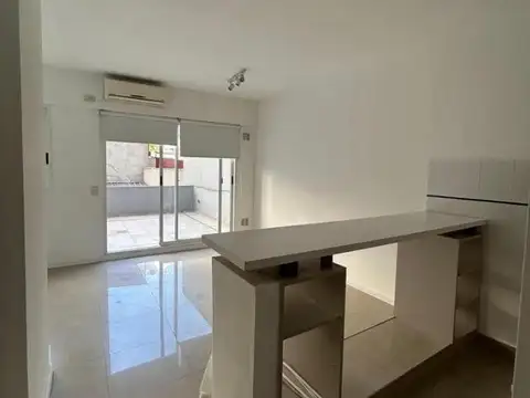 Monoambiente amplio con balcon
