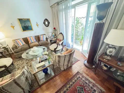 Departamento  3 ambientes con balcon al frente Luminso en Barrio Norte