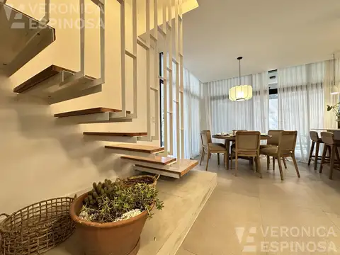 Depto Tipo Casa en Venta con 1 cocheras