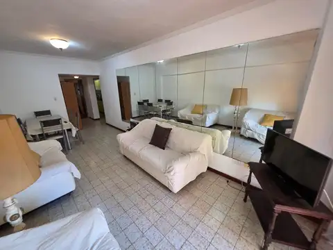 Departamento 2 ambientes al frente en zona Centro