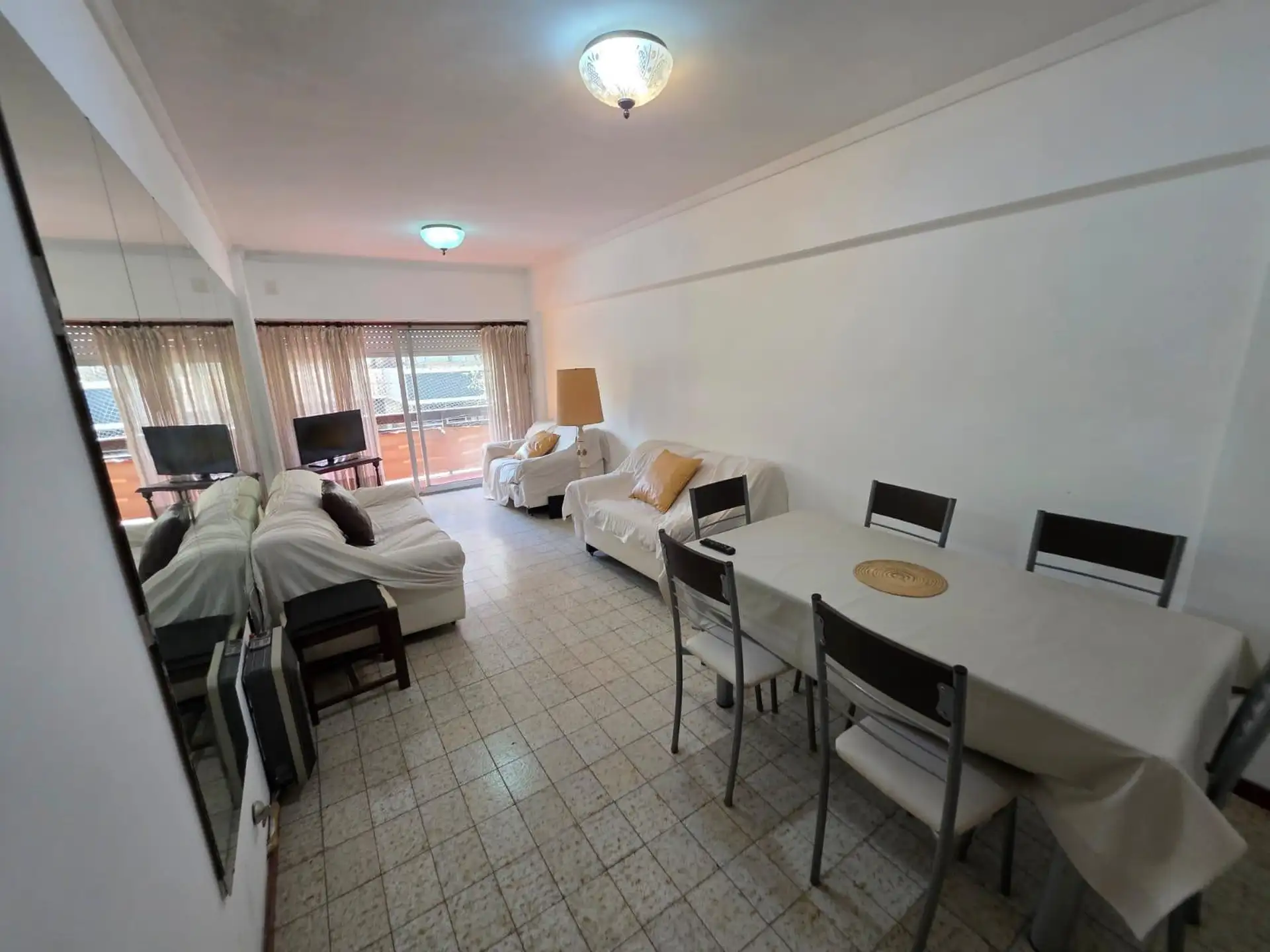 Departamento 2 ambientes al frente en zona Centro