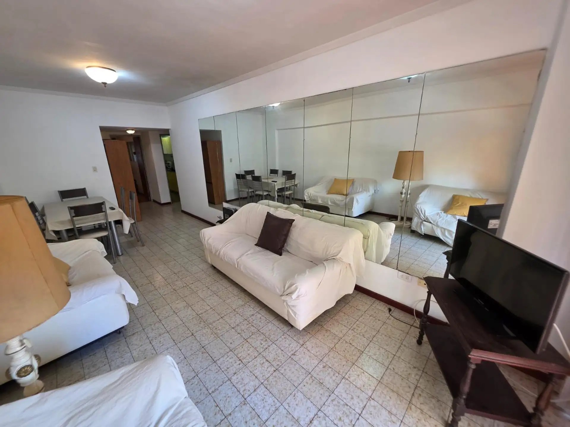 Departamento 2 ambientes al frente en zona Centro