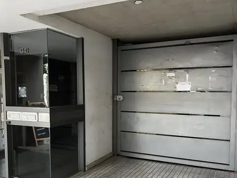 Cochera cubierta en excelente ubicación