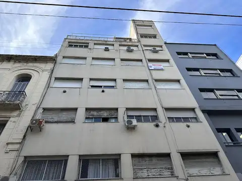 Departamento a 3 1/2 cuadras de la Universidad UADE.