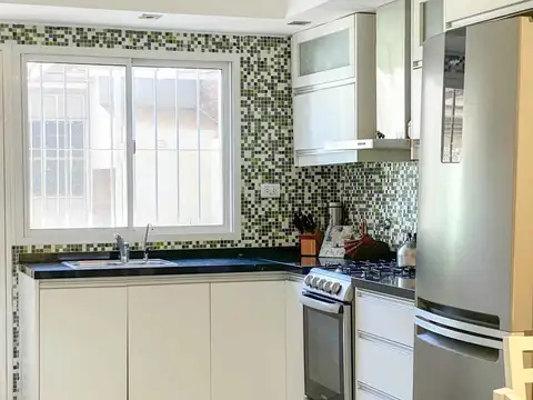 CASA EN VENTA EN PERGAMINO CON PATIO Y COCHERA