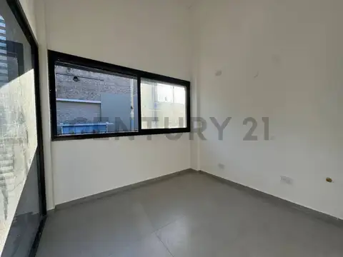 O Higgins 1295 2000, Piso 0