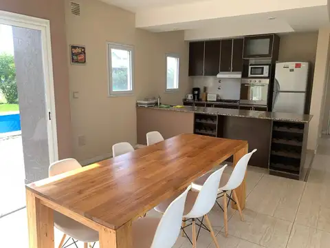 Casa 4 ambientes con 4 baños