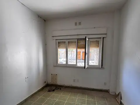 Depto Tipo Casa en Venta en Versalles, USD 90.000