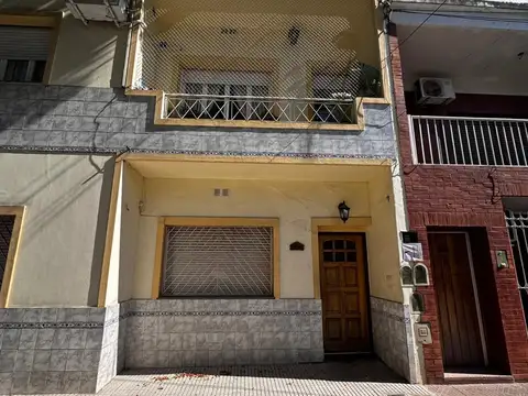 PH 3 ambientes planta baja al frente con patio para refaccionar